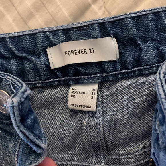 Forever 21 - High waist cut offs size 31 (10) - Picture 2 of 3
